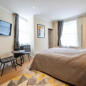  Apartment Studio 44